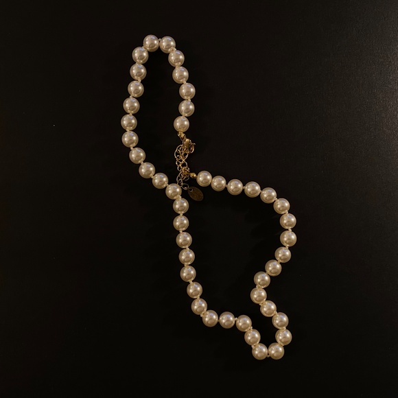 White Pearl Necklace - Picture 1 of 5